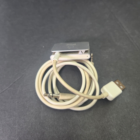 Apple iPod Shuffle 2nd Generation 1GB USB adapter - Silver - Picture 3 of 4